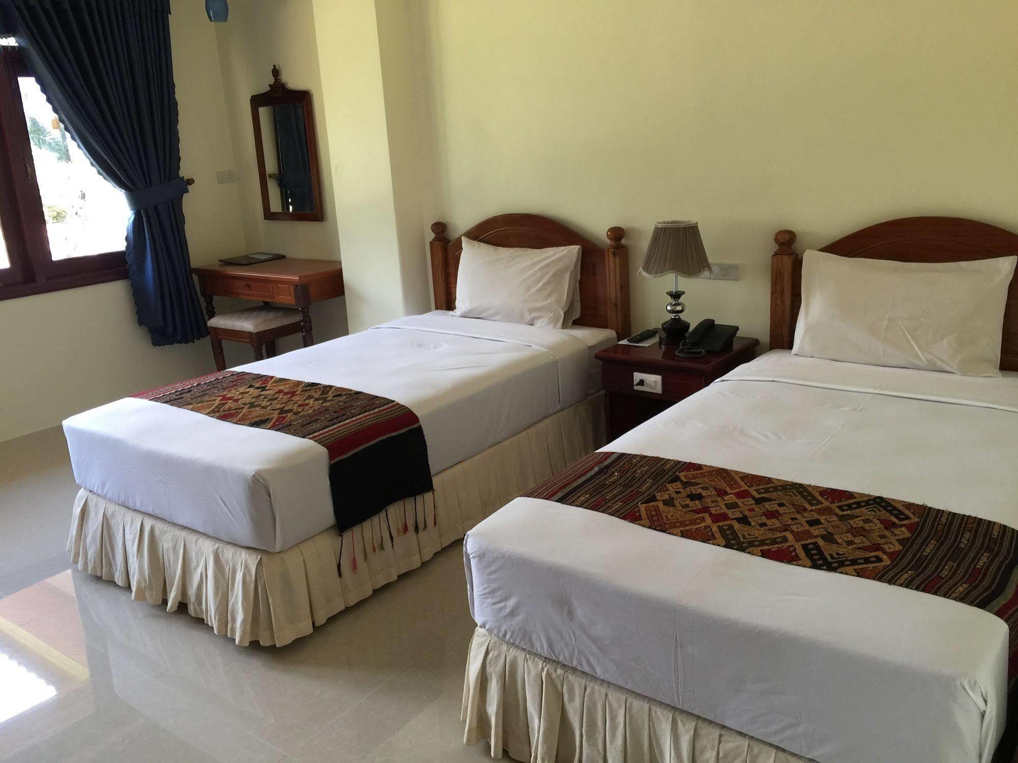 Champasak Palace Hotel Паксе Екстериор снимка