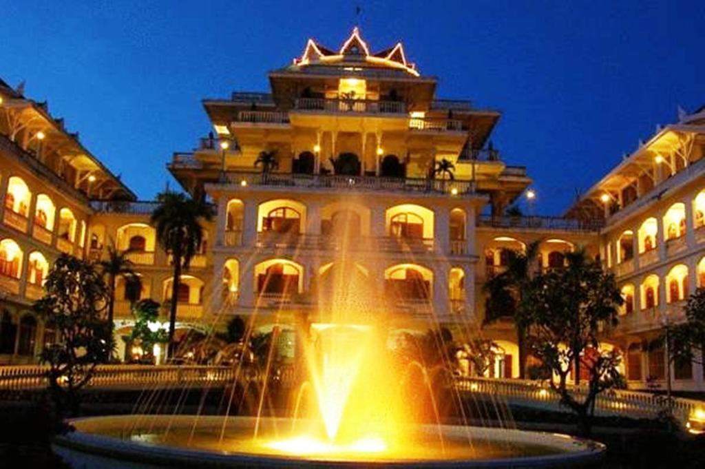 Champasak Palace Hotel Паксе Екстериор снимка